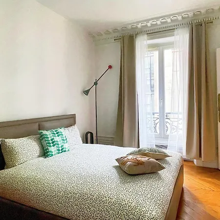 Exquisite Grand Haussmann Close To Lafayette Paris