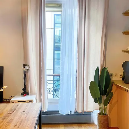 Exquisite Grand Haussmann Close To Lafayette Paris